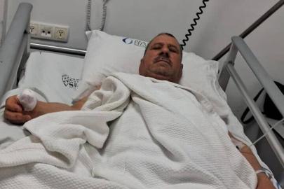 Başıboş köpeklerin saldırısına uğrayan adamın baş parmağı koptu