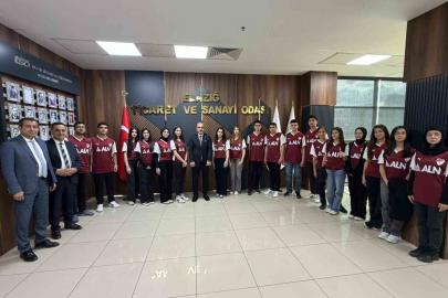 Başkan Alan sözünü tuttu: Öğrencilere formalarını hediye etti