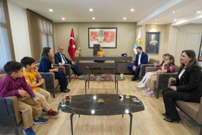 Başkan Boltaç koltuğunu devretti, çocuklar taleplerini sıraladı