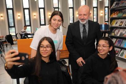 Başkan Çolakbayrakdar: "Hizmetlerimizle okuyan bir nesil yetiştiriyoruz"