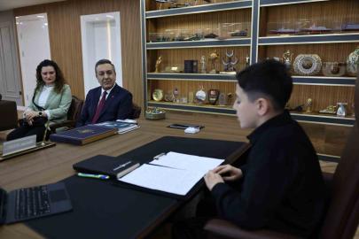 Başkan Dere, koltuğunu Taha’ya devretti