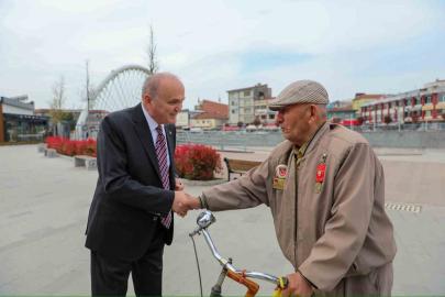 Başkan Özlü sahada vatandaşın talep ve sorunlarını yerinde dinliyor