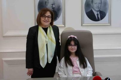 Başkan Şahin koltuğunu devretti