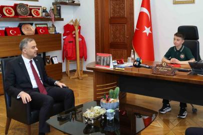 Başkan Toptaş, 23 Nisan’da koltuğunu minik Halil’e devretti