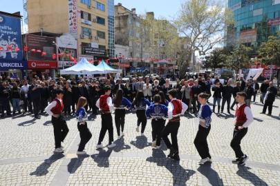 Başkanı Mehmet Ertaş Vanlıların kurtuluş coşkusuna ortak oldu