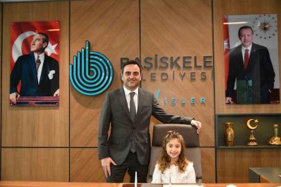 Başkanlık koltuğu 23 Nisan’da öğrenciye emanet edildi