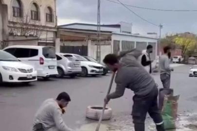 Batman’da esnaf yoldaki çukurları kendi imkanlarıyla kapatıyor