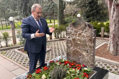 BBP Genel Başkanı Destici: "Merhum Alparslan Türkeş’i vefatının 29’uncu sene-i devriyesinde kabri başında rahmetle yad ediyorum"