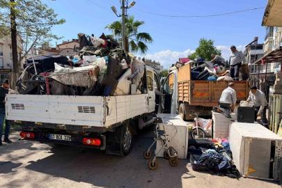 Belediye boşaltıyor, o dolduruyor: Daha önce 2 operasyonda 16 kamyon çöp çıkan evden 4 kamyon daha çöp çıktı
