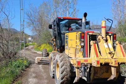 Bilecik’te arazi yollarında greyderle düzenleme çalışması