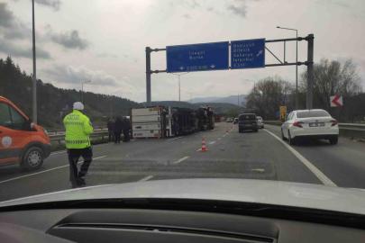 Bilecik’te kontrolden çıkan tır devrildi