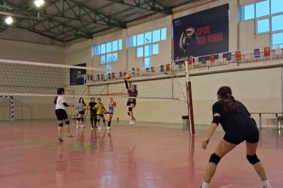 Bilecik’te voleybol antrenmanları devam ediyor