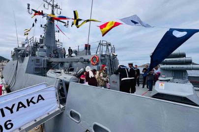 Bodrum’da askeri gemi kapısını çocuklara açtı