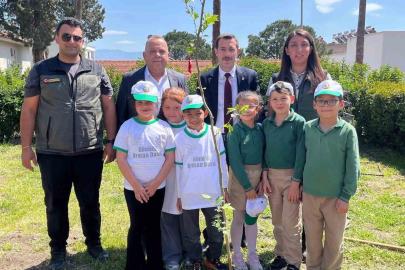 Bozdoğan Hükümet Konağı Bahçesinde çocuklarla fidan dikimi yapıldı