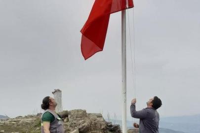 Buldan’ın 45 mahallesi ay yıldızlı bayraklarla donatılıyor