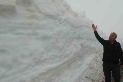Burası ne Van ne Hakkari: Yaz şehri Mersin’de kar 2 metreyi aştı