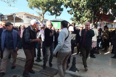 Burhaniyeli Rafet öğretmen son yolculuğuna uğurlandı