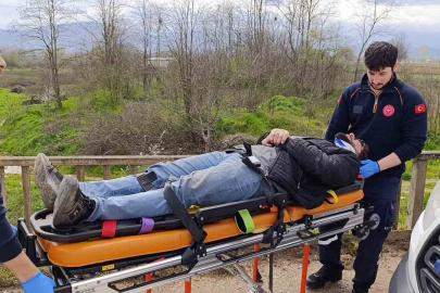 Bursa’da 3 araç birbirine girdi, 1’i dereye uçtu: 4 yaralı