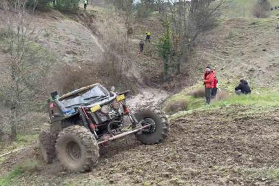 Bursa’da Off-Road yarışında takla attı...Nefes kesen anlar kamerada