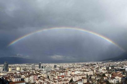 Bursa’da yağmur sonrası gökkuşağı şöleni