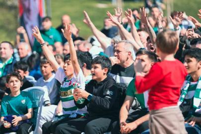 Bursa’da yeşil-beyaz coşku dev ekrana taşındı