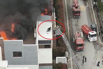 Can pazarında korku dolu anlar kameraya yansıdı... Metrelerce yüksekte itfaiye ekiplerini böyle bekledi