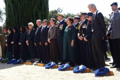 Çanakkale Kara Savaşları’nın yıl dönümünde Fransız ve İngiliz anıtlarında tören düzenlendi