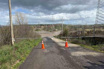 Çanakkale’de Kocabaş Çayı taştı: Köy yolu ulaşıma kapandı