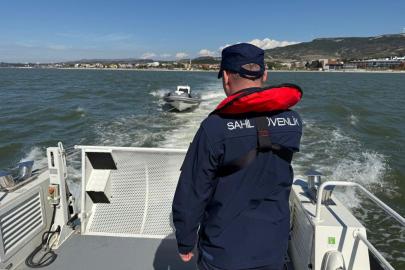 Çanakkale’de sürüklenen bottaki 3 kişi kurtarıldı