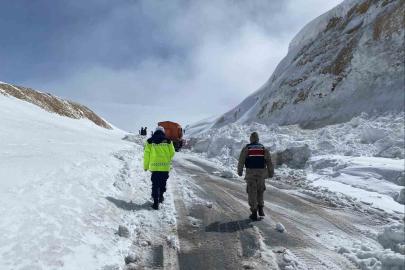 Çığ düşen Ahlat-Malazgirt yolu yeniden ulaşıma açıldı