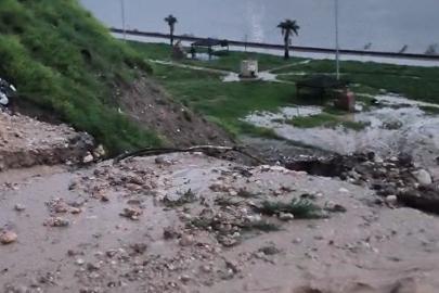 Cizre’de heyelan yolu kapattı, çok sayıda araç ve vatandaş mahsur kaldı