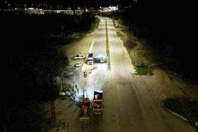 Çorum Belediyesi’nde gece mesaisi: Gece onarılan yol sabah trafiğe açıldı