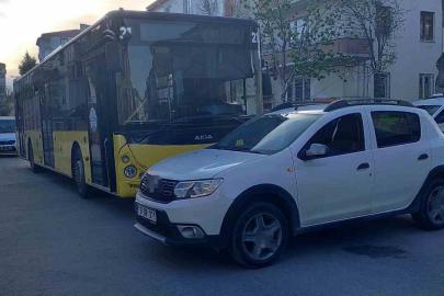 Çorum’da halk otobüsü ile otomobil çarpıştı: 4 yaralı
