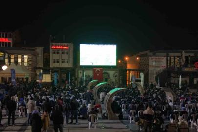 Çorum’da milli maç coşkusu kent meydanında yaşandı