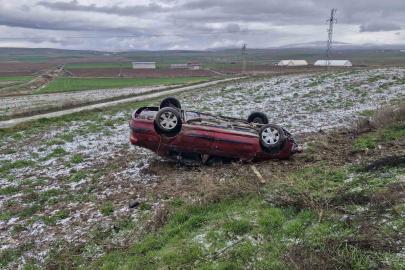 Çorum’da otomobil şarampole yuvarlandı: 3 yaralı