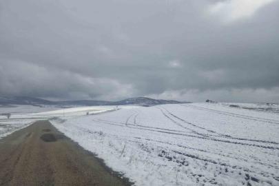 Çorum’da yüksek rakımlı bölgeler beyaza büründü