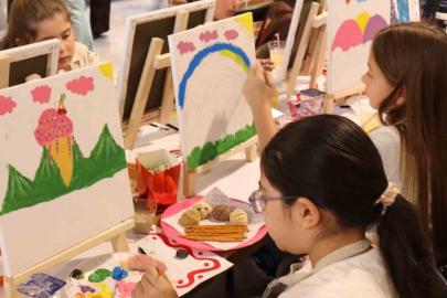 Coşkunöz Holding’de geleneksel resim şenliği coşkusu