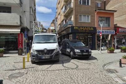 Dar sokakta hatalı park trafiği olumsuz etkiledi