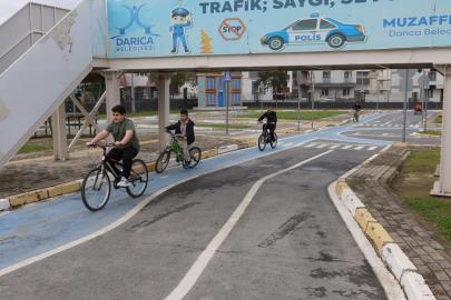 Darıca’da öğrenciler trafik kurallarını uygulamalı öğreniyor