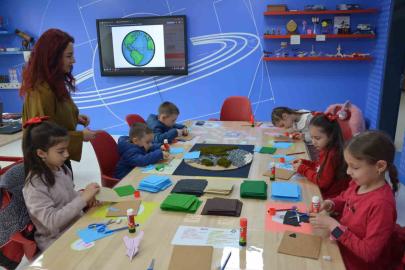 Demirci’de çocuklar bayramı bilimle kutladı