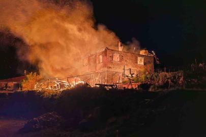 Demirci’de korkutan ev yangını