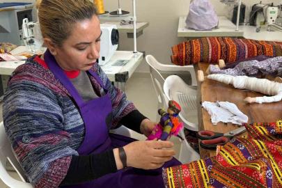 Depremde iş yerini kaybeden kadınlar yeniden üretime başladı