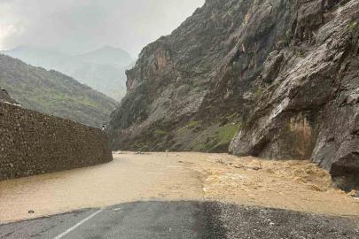 Derecik-Şemdinli kara yolu 2 gündür kapalı