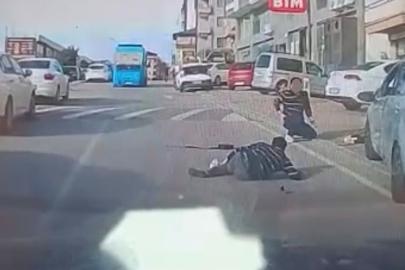 Direksiyon başında uyuduğu öne sürülen sürücü, kaldırımdaki yayalara çarptı