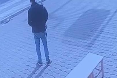 Diyarbakır’da 2 öğrencinin yaralandığı kaza anı güvenlik kameralarına yansıdı