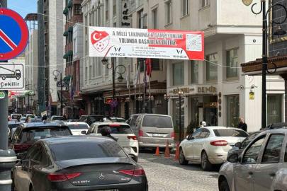 Diyarbakır’da esnaftan A Milli Futbol Takıma destek