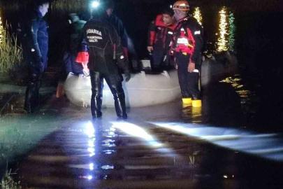 Diyarbakır’da selde mahsur malan çobanı AFAD ve JAK ekipleri kurtardı