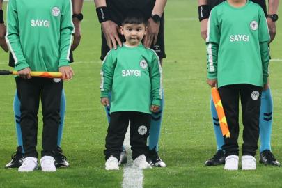 DMD kas hastası minik Mehmet için Konyaspor-Fenerbahçe maçının seremonisinde farkındalık oluşturuldu