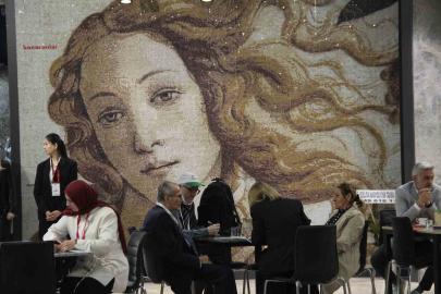 Doğal taşın kalbi İzmir’de atıyor