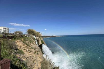 Düden Şelalesi’nde gökkuşağı hayran bıraktı